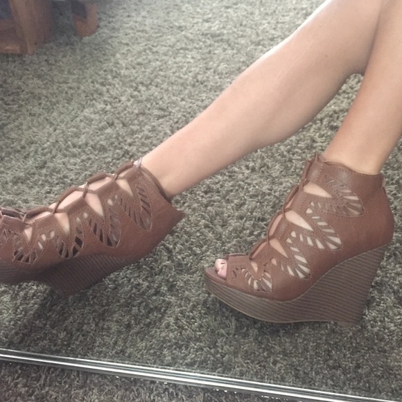 no Shoes - Wedge Heels